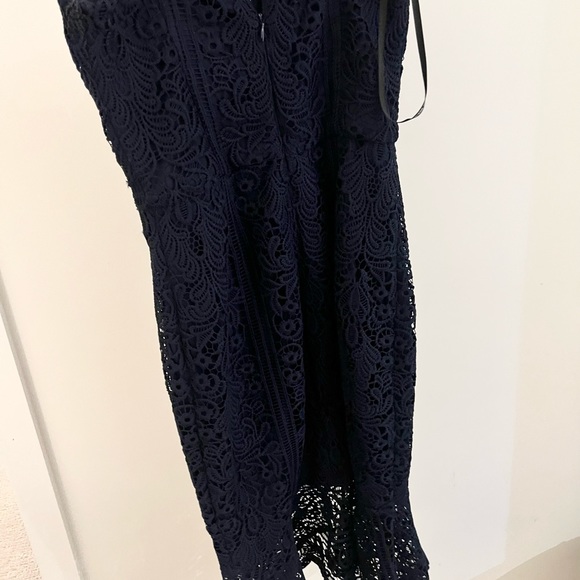 Guess wedding dress- size 0 - wore once in a perfect condition - Picture 2 of 6